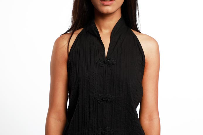 MICRO PLEATED SLEEVELESS HIGH RISE COLLAR COTTON SHIRT