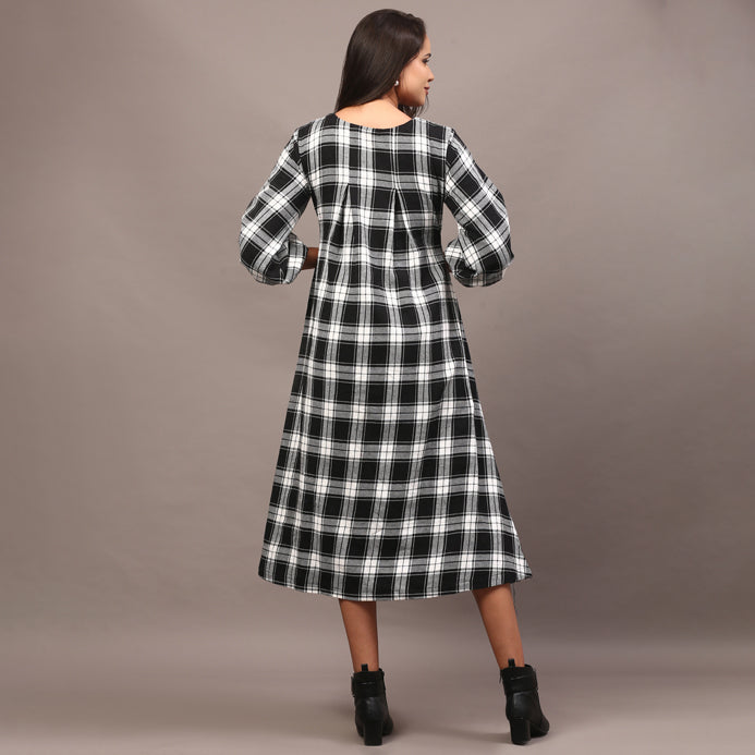Black and white tartan full dress