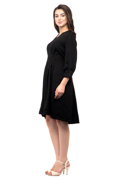 Folded cuffs black dress with ruffle