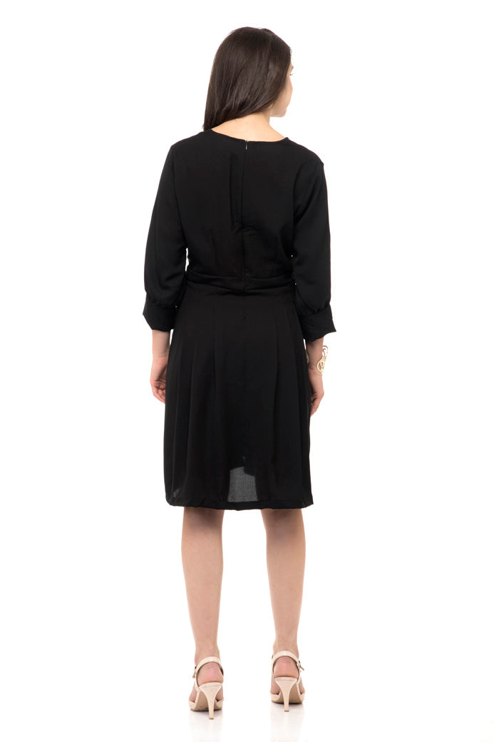 Folded cuffs black dress with ruffle