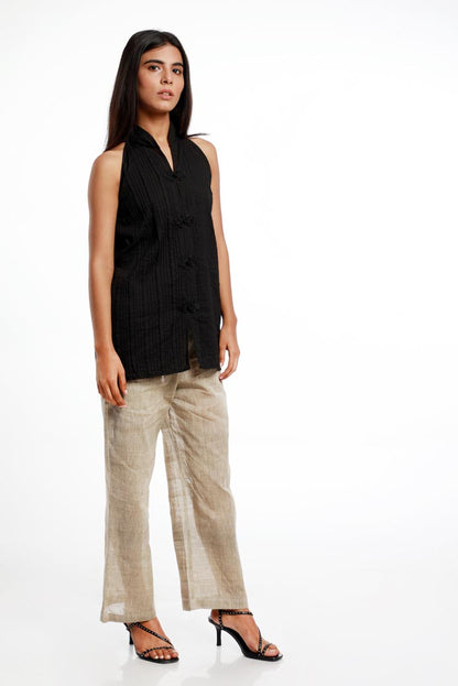 MICRO PLEATED SLEEVELESS HIGH RISE COLLAR COTTON SHIRT