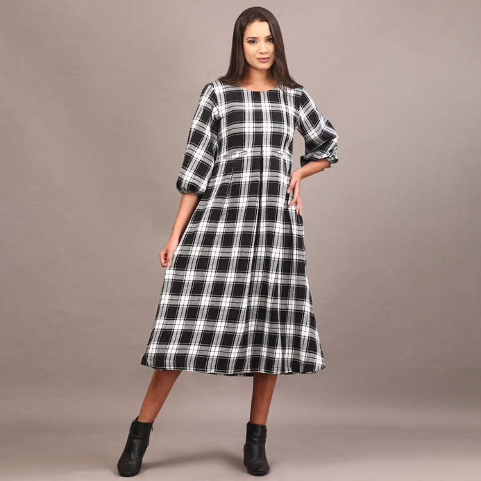 Black and white tartan full dress
