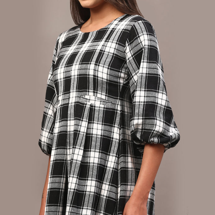 Black and white tartan full dress